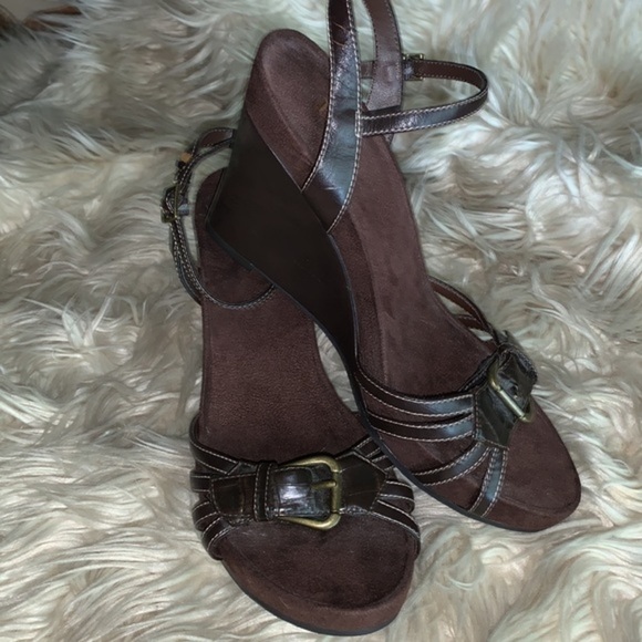NWOB Bass Alexis Open Toe Wedge Sandal w/Ankle Strap Brown Leather Size 7.5 - Picture 11 of 16